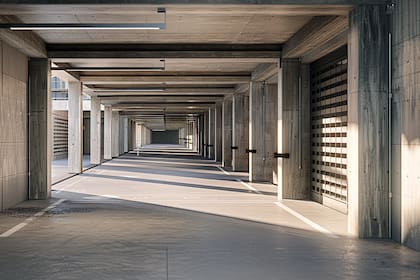 El alquiler de cocheras se ubica los entre $80.000 y $150.000 mensuales, aunque pueden llegar a más de $200.000 en zonas más demandadas o en inmuebles más premium