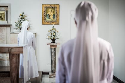 El altar, en Sanatorio Mater Dei, y la imagen de María de Schoenstatt (Foto: Irene Robert - Gentileza Sanatorio Mater Dei)
