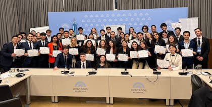 El Alumni Forum es el encuentro anual del Programa de Formación para Jóvenes Dirigentes: un espacio donde egresados de todas las camadas del país y jóvenes que ya ejercen liderazgo en distintos ámbitos (político, social o empresarial) se reúnen para intercambiar miradas y compartir ideas con las que buscan transformar la sociedad