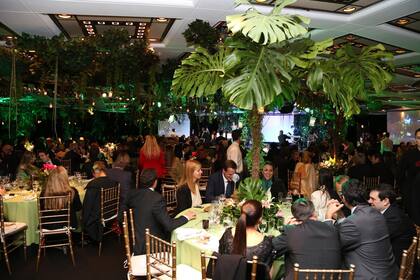 El Alvear Palace, convertido en una selva para la cena de Temaikèn