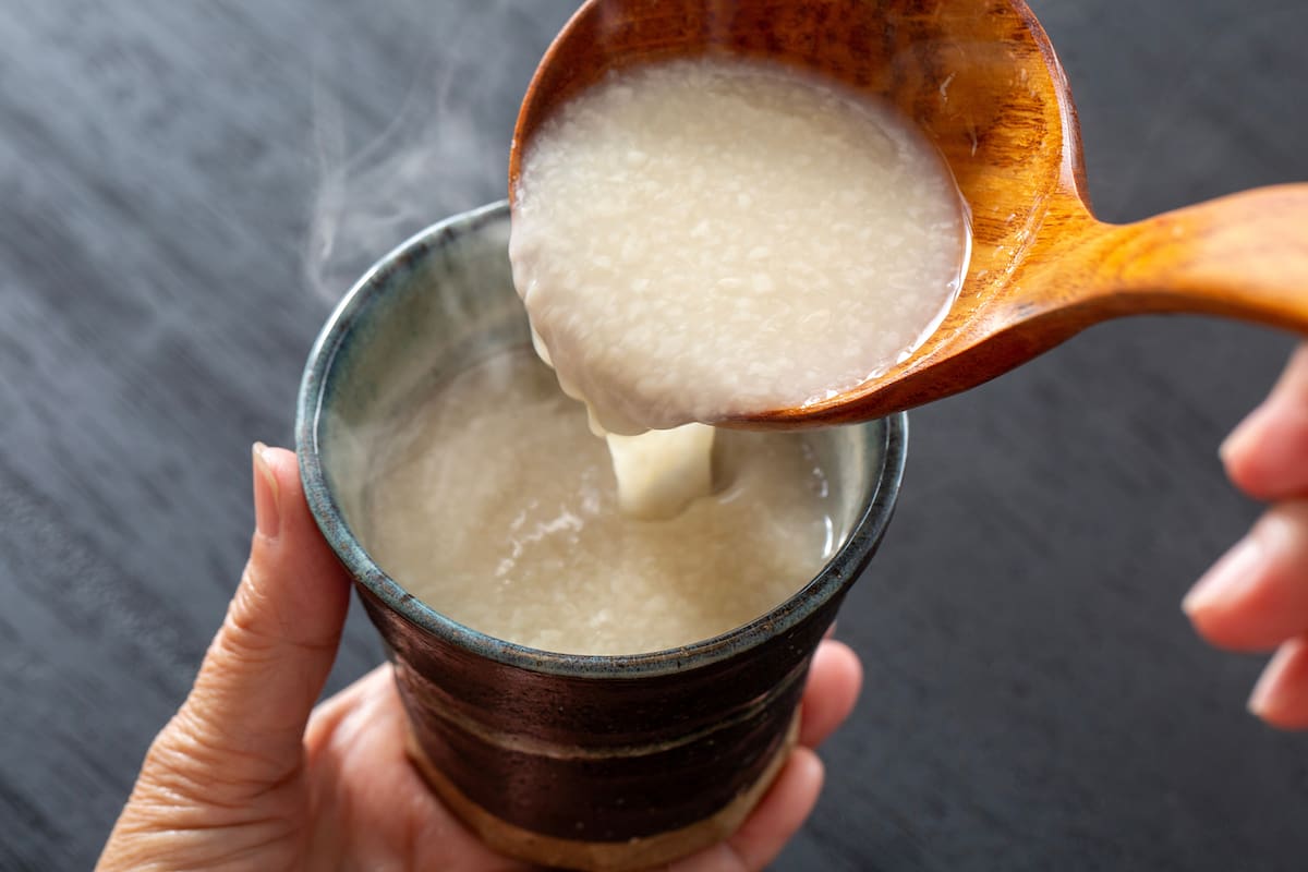 El amazake se elabora a base de arroz, agua y koji