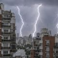 Se viene un nuevo frente que traerá tormentas con hasta 80 mm de agua en pocas horas, sudestada, ráfagas de 70 km/h y temperaturas frescas: las zonas afectadas