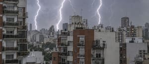 Se viene un nuevo frente que traerá tormentas con hasta 80 mm de agua en pocas horas, sudestada, ráfagas de 70 km/h y temperaturas frescas: las zonas afectadas