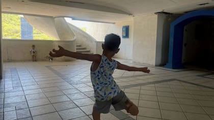 El ambiente dentro del Lagomar no es muy distinto al de un barrio popular en Venezuela