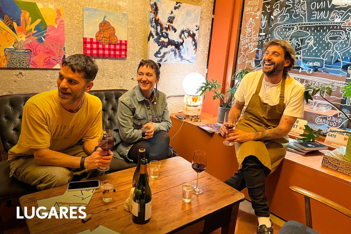 El ambiente descontracturado y amigable es una de las señas particulares del nuevo bodegón