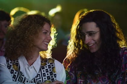 Iván Hochman y Daryna Butryk como Fito Páez y Cecilia Roth en la serie El amor después del amor