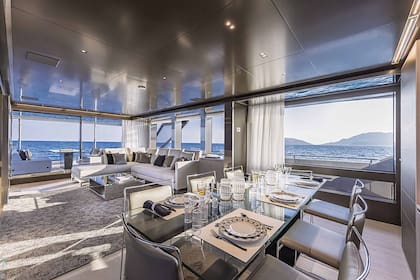 El amplio living-comedor, con capacidad para diez personas.