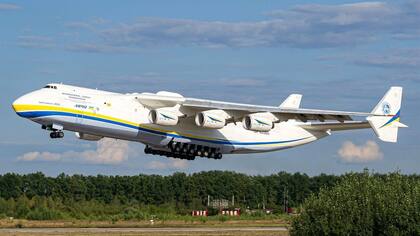 El An-225 era el avión más grande del mundo antes de ser destruido en las primeras etapas de la invasión de Rusia a Ucrania.