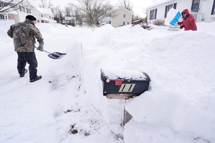El análisis actual sugiere que la tormenta pasará lo suficientemente cerca de la costa para generar nieve y viento en el sur, pero se movería mar adentro antes de impactar severamente el corredor de la Interestatal 95