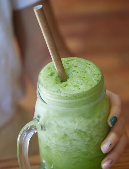 El ananá puede ser servido en licuados o jugos