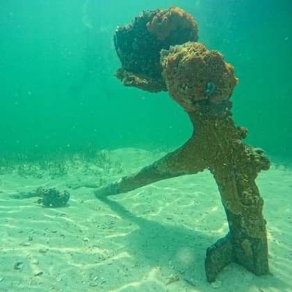 El ancla que pertenece al St. Lucie, una embarcación que naufragó en 1906 en las aguas de Florida