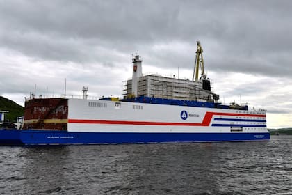 Un viaje de 5.000 kilómetros hasta la punta oriental de la costa ártica rusa que ha disparado las alarmas de los ecologistas, que ven un riesgo innecesario de catástrofe nuclear
