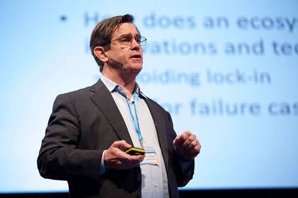 El "padre" del concepto de innovación abierta explica que cada vez más compañías entienden que deben tomar el camino de la cocreación