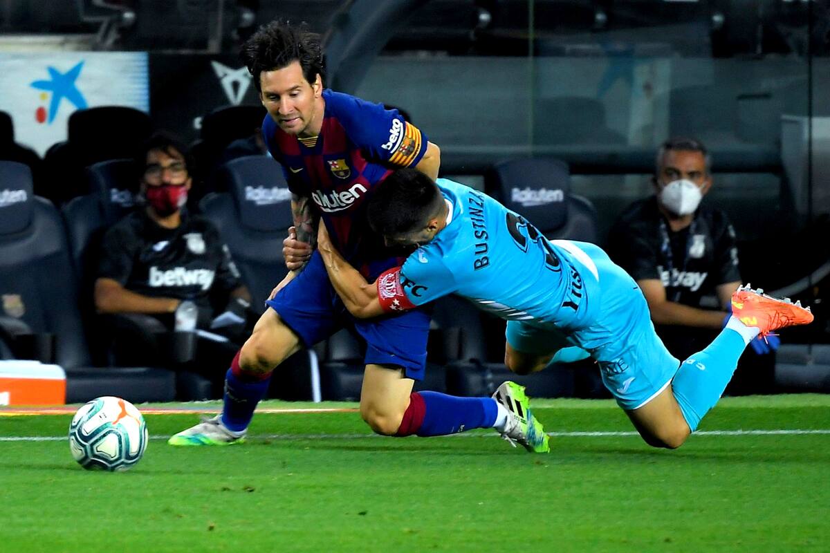 El "tacle" de Unai Bustinza, de Leganés, a Lionel Messi.
