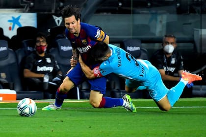 El "tacle" de Unai Bustinza, de Leganés, a Lionel Messi.