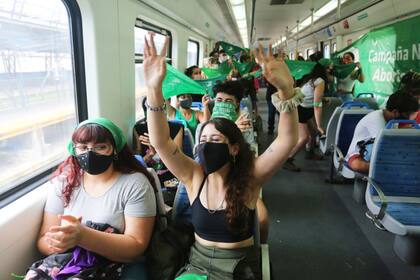 El "tren verde" que llegó desde La Plata a Constitución