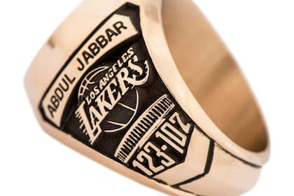 El anillo de 1980