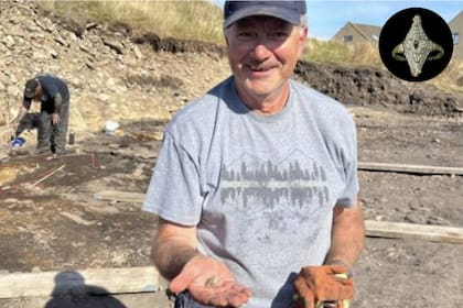 El anillo fue descubierto por John Ralph durante una excavación en el antiguo fuerte Burghead, en Escocia