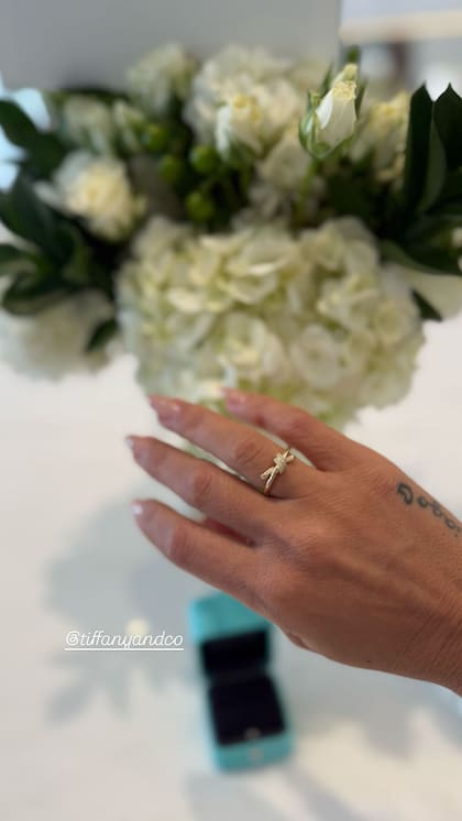 El anillo lujoso que le enviaron a la rosarina como regalo de cumpleaños