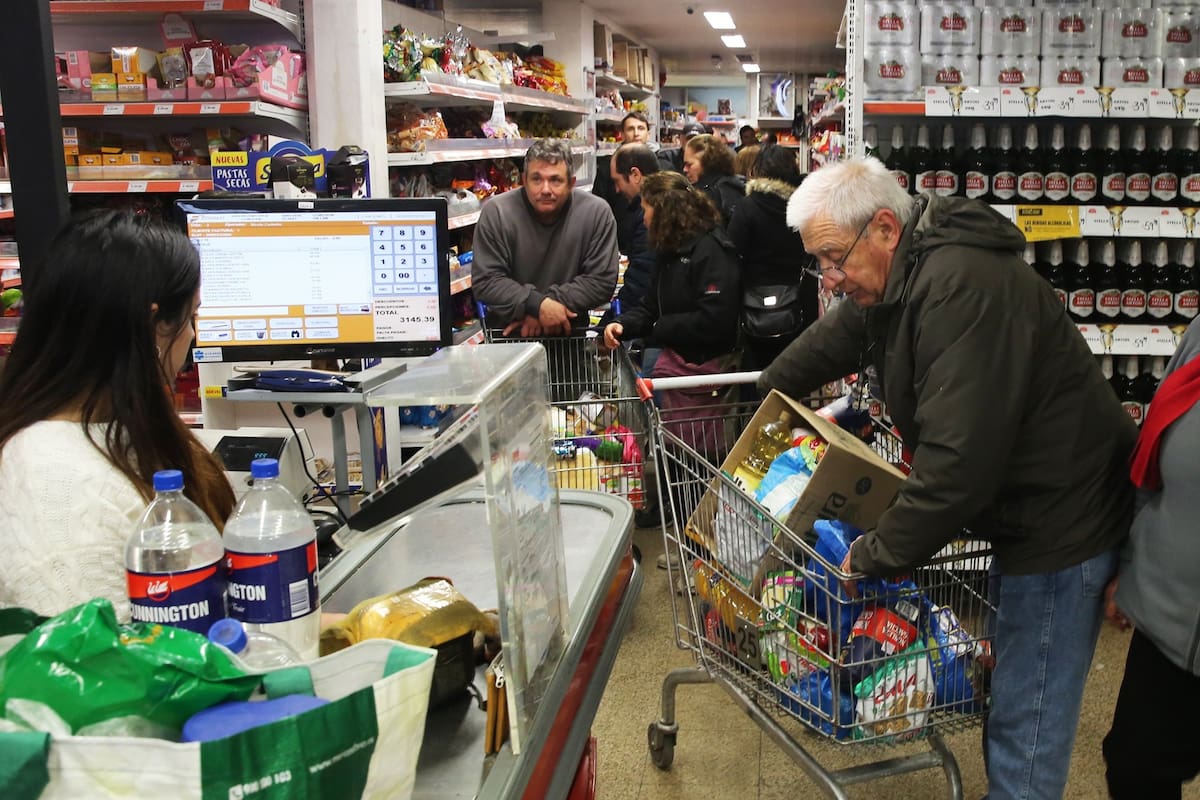 El año cierra con consumo y expectativas en baja