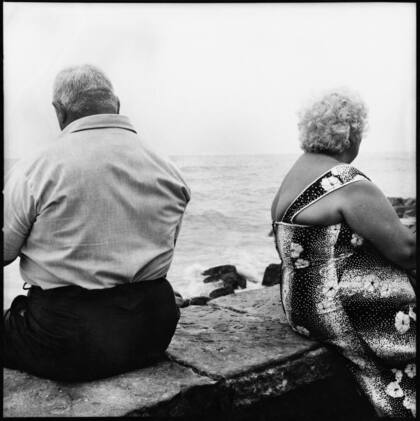 El año del Bellas Artes comenzará la próxima semana con una exposición fuera de sede en el Museo Mar; colgarán fotografías de Mar del Plata como esta de Ataúlfo Pérez Aznar, "Vereda junto a rocas en el Torreón del Monje", de 1983