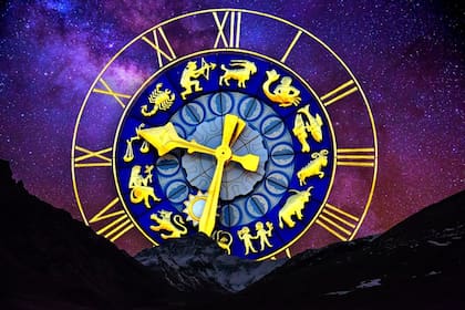 El año está dividido en doce temporadas, por cada uno de los signos del Zodíaco