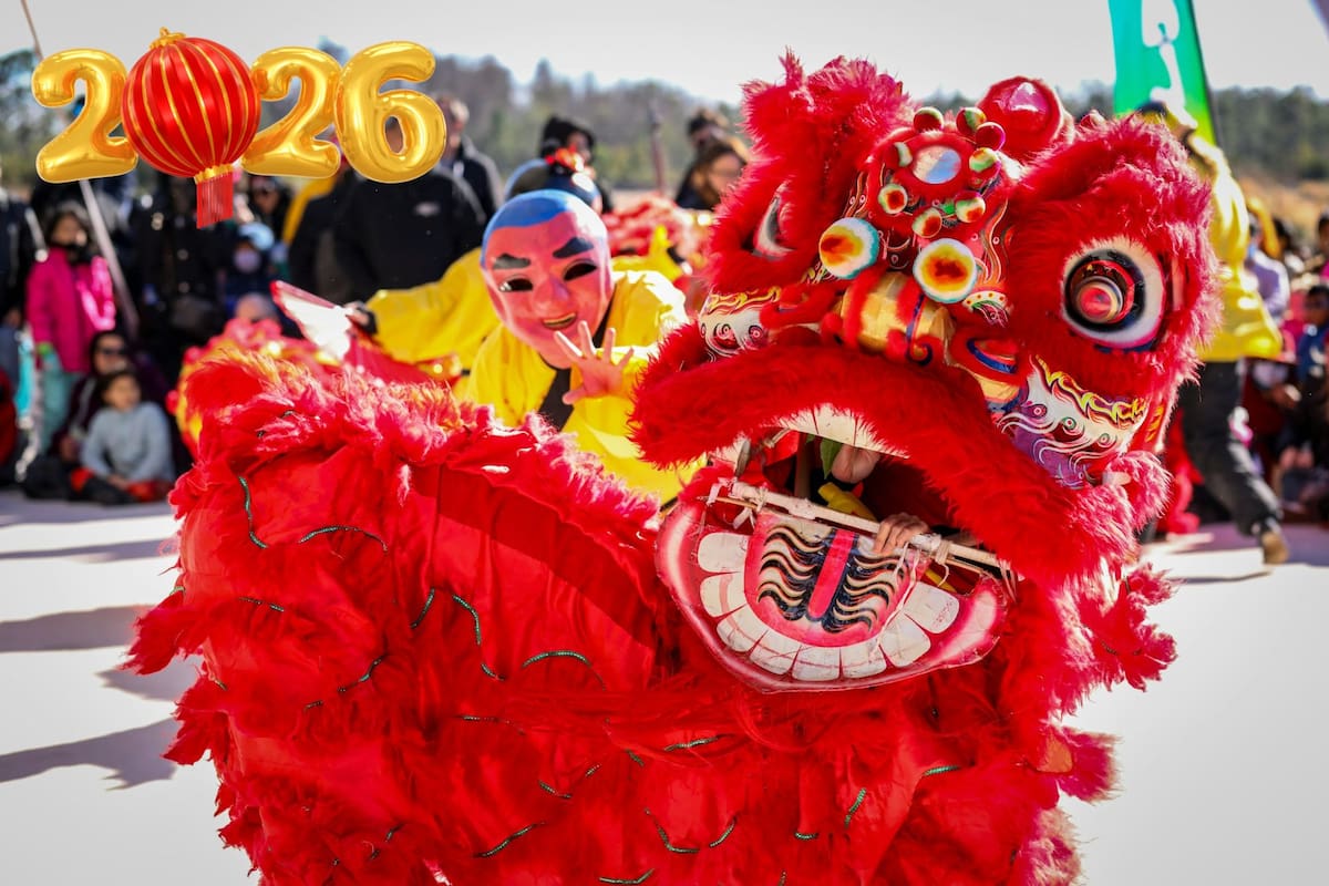 El año nuevo chino 2026 estará regido por la energía del Caballo de Fuego e iniciará en febrero (Unsplash/Canva)