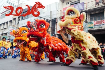 El año nuevo chino 2026 estará regido por la energía del Caballo de Fuego que iniciará el próximo 17 de febrero (Unsplash/Canva)