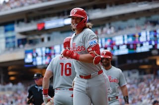 De la Cruz conecta sencillo de ventaja y Filis remontan 5 carreras y vencen 7-5 a Minnesota