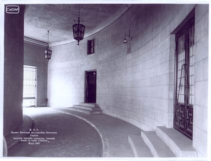 El antiguo acceso para carruajes (1937).