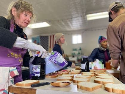 El antiguo centro para jóvenes de Jacumba es ahora la sede de operaciones de los voluntarios que alimentan a los migrantes