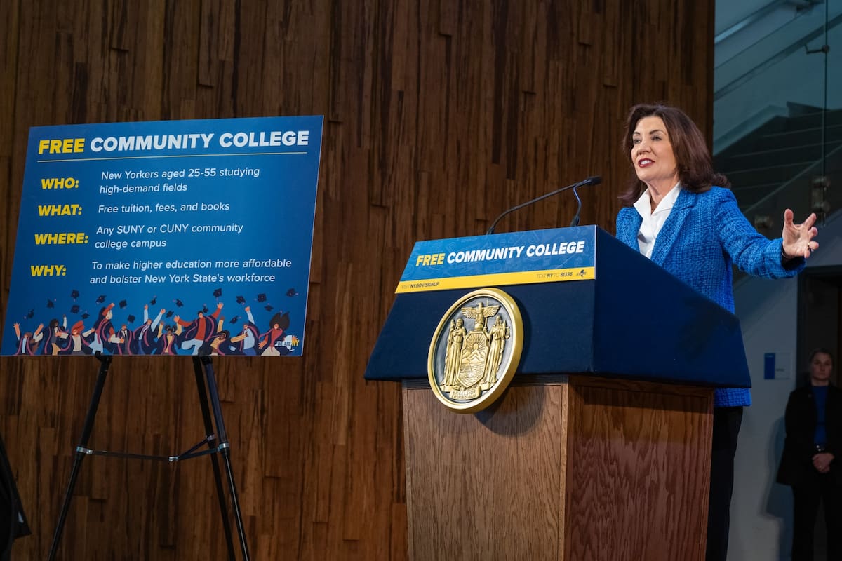 El anuncio de Hochul sobre el programa de universidad gratuita en Nueva York