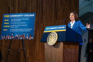 Hochul amplió el programa de universidad gratis: quiénes pueden anotarse entre los 25 y 55 años