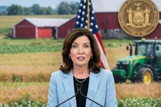 Hochul anuncia beneficios de hasta US$25.000 para los productores agrícolas en Nueva York