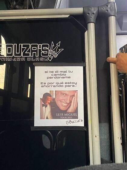 El anuncio sobre Luis Miguel que el colectivero colocó en su bus