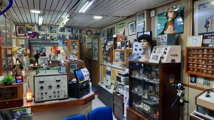 El aparato más antiguo del Museo del Audífono data de 1910