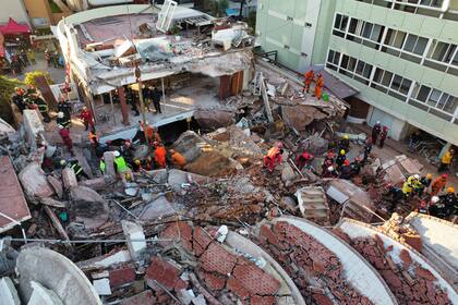 El apart hotel Dubrovnik, horas después del derrumbe