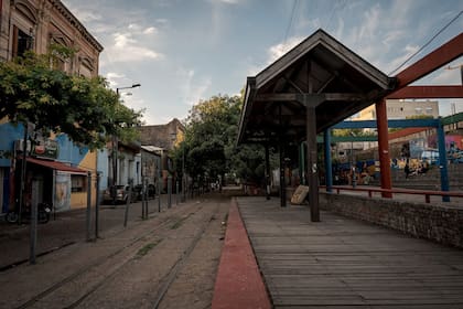 El apeadero del Tren del Este, a 300 metros de la Bombonera: el reflejo de un proyecto abandonado