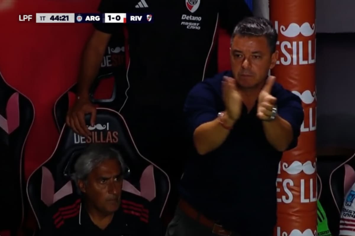 El aplauso irónico de Marcelo Gallardo a Andrés Merlos que le valió la expulsión en La Paternal