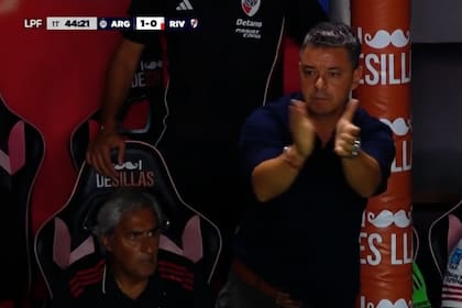 El aplauso irónico de Marcelo Gallardo a Andrés Merlos que le valió la expulsión en La Paternal