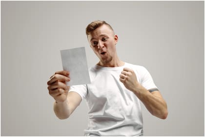 El apostador contó que no siempre revisa los tickets de lotería que compra