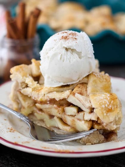 El apple pie se prepara en poco tiempo y se puede servir tibio conuna bocha de helado encima (Instagram/@beyondfrosting)