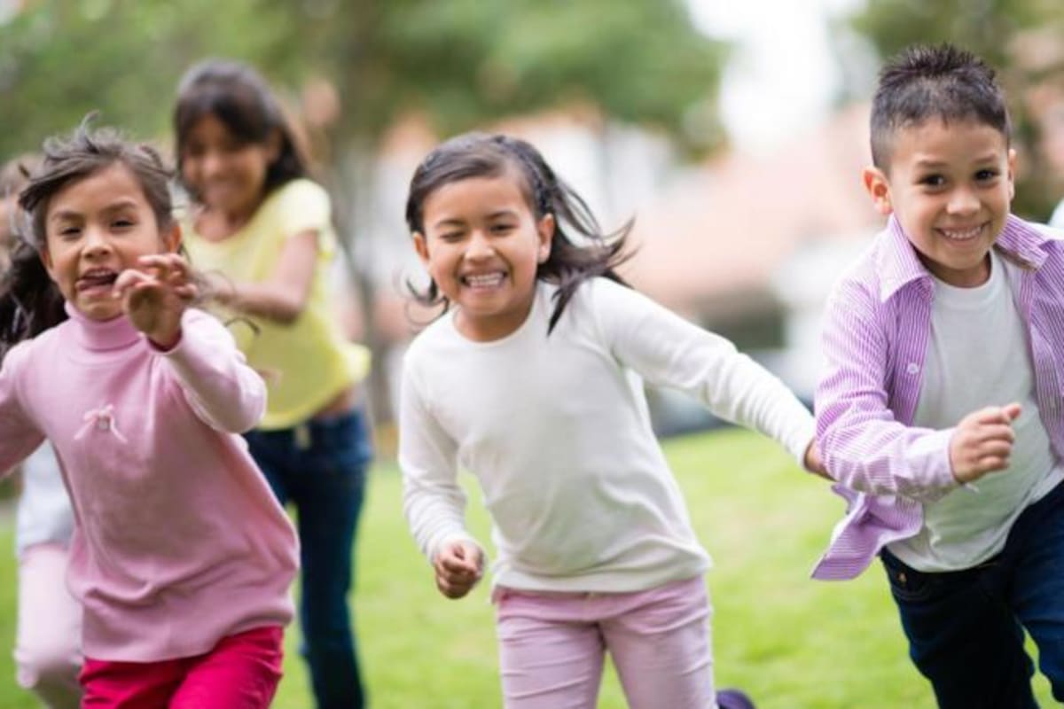 El aprendizaje no se detiene cuando termina el año escolar. Simplemente, cambia.