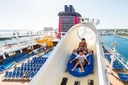 El AquaDuck, la primera montaña rusa acuática a bordo de un barco