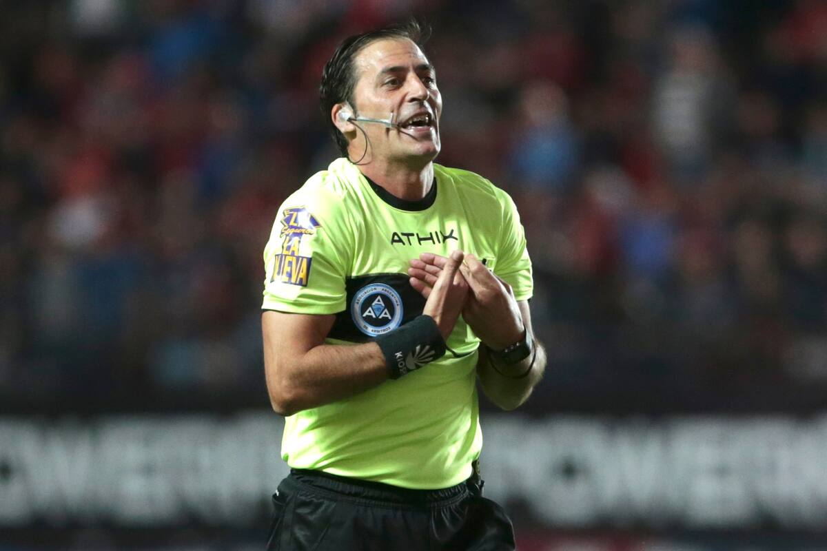 El árbitro argentino Mauro Vigliano, que tendrá a su cargo el VAR en el superclásico de la Copa Libertadores, fue elogiado por las autoridades de Conmebol.