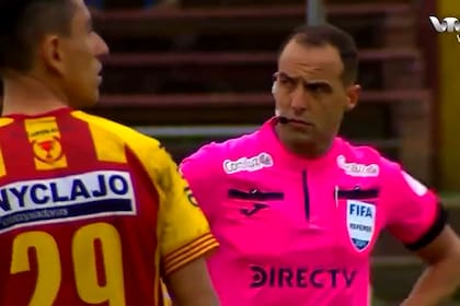 El árbitro internacional Ostojich cometió un error increíble en el fútbol uruguayo