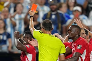 Panel de reglas dice que fue errónea la expulsión de Embolo ante la Argentina en cuartos del Mundial