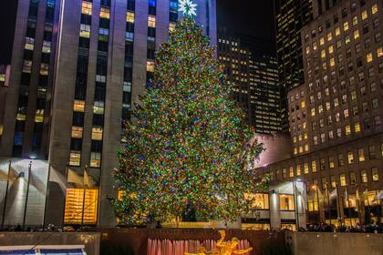 El árbol de Navidad del Rockefeller Center contará con una estrella de Swarovski, que pesa 900 libras (408 kilogramos), mide 8.86 pies de diámetro (2.7 metros) y posee más de 3 millones de cristales en 70 puntas (RockefellerCenter/Archivo)