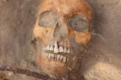 El área donde fue encontrada la mujer se llamaba Campo de Vampiros y alberga alrededor de 100 muertos enterrados de formas curiosas