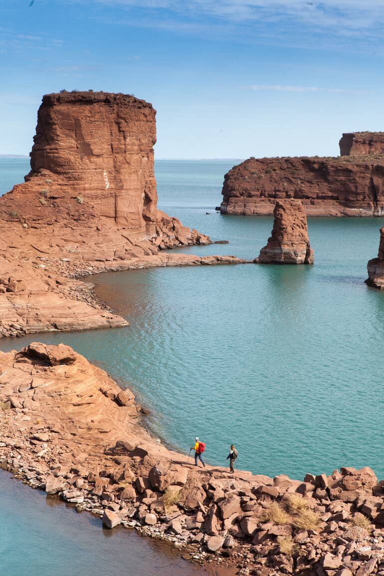 El área tiene zonas de aguas turquesas.